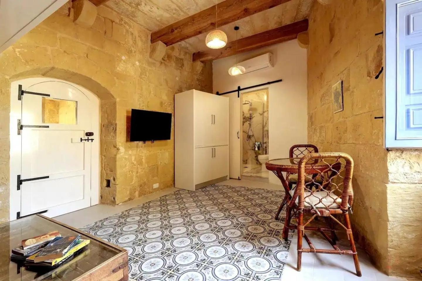 Historic Hideaways - 900 Year Old Converted Studios Victoria Ngoại thất bức ảnh
