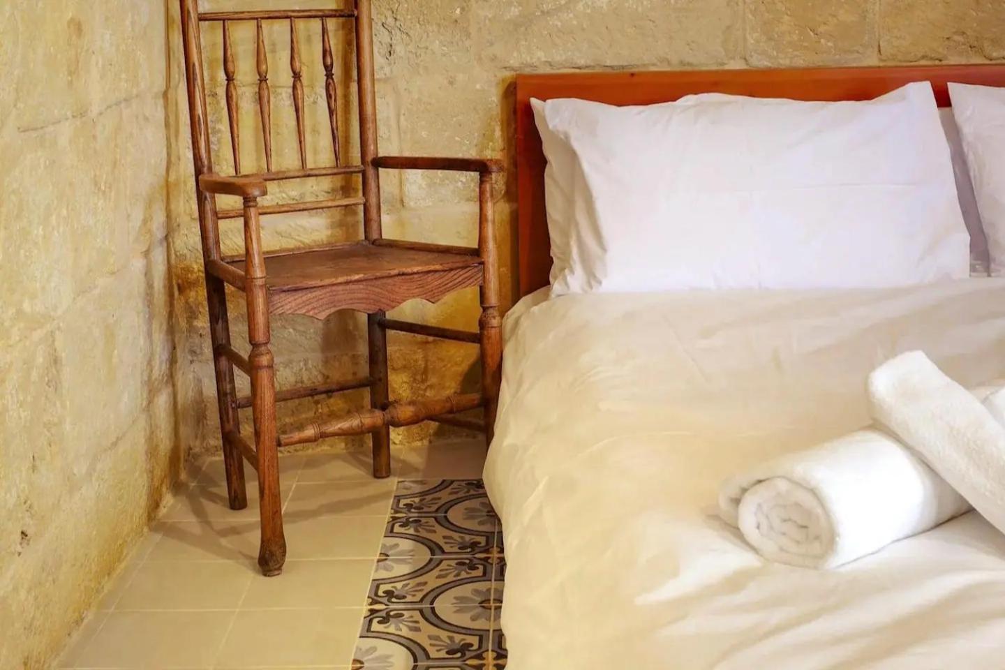 Historic Hideaways - 900 Year Old Converted Studios Victoria Ngoại thất bức ảnh