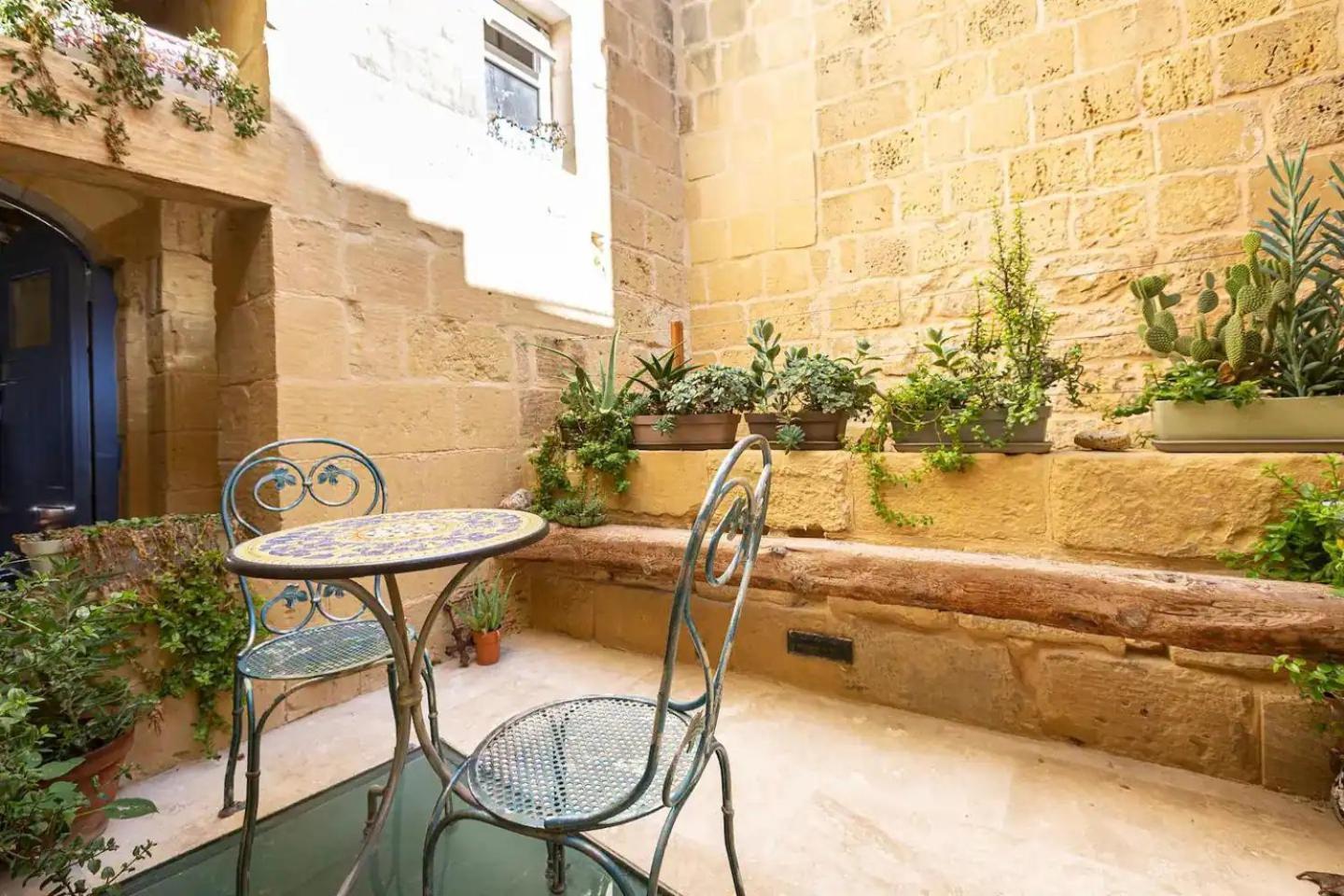Historic Hideaways - 900 Year Old Converted Studios Victoria Ngoại thất bức ảnh