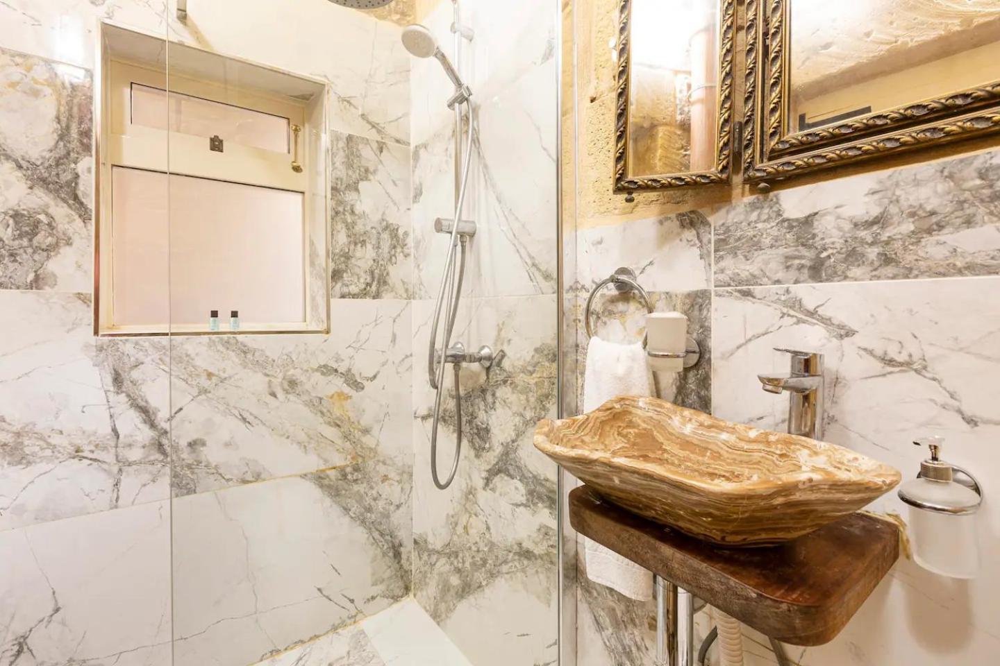 Historic Hideaways - 900 Year Old Converted Studios Victoria Ngoại thất bức ảnh