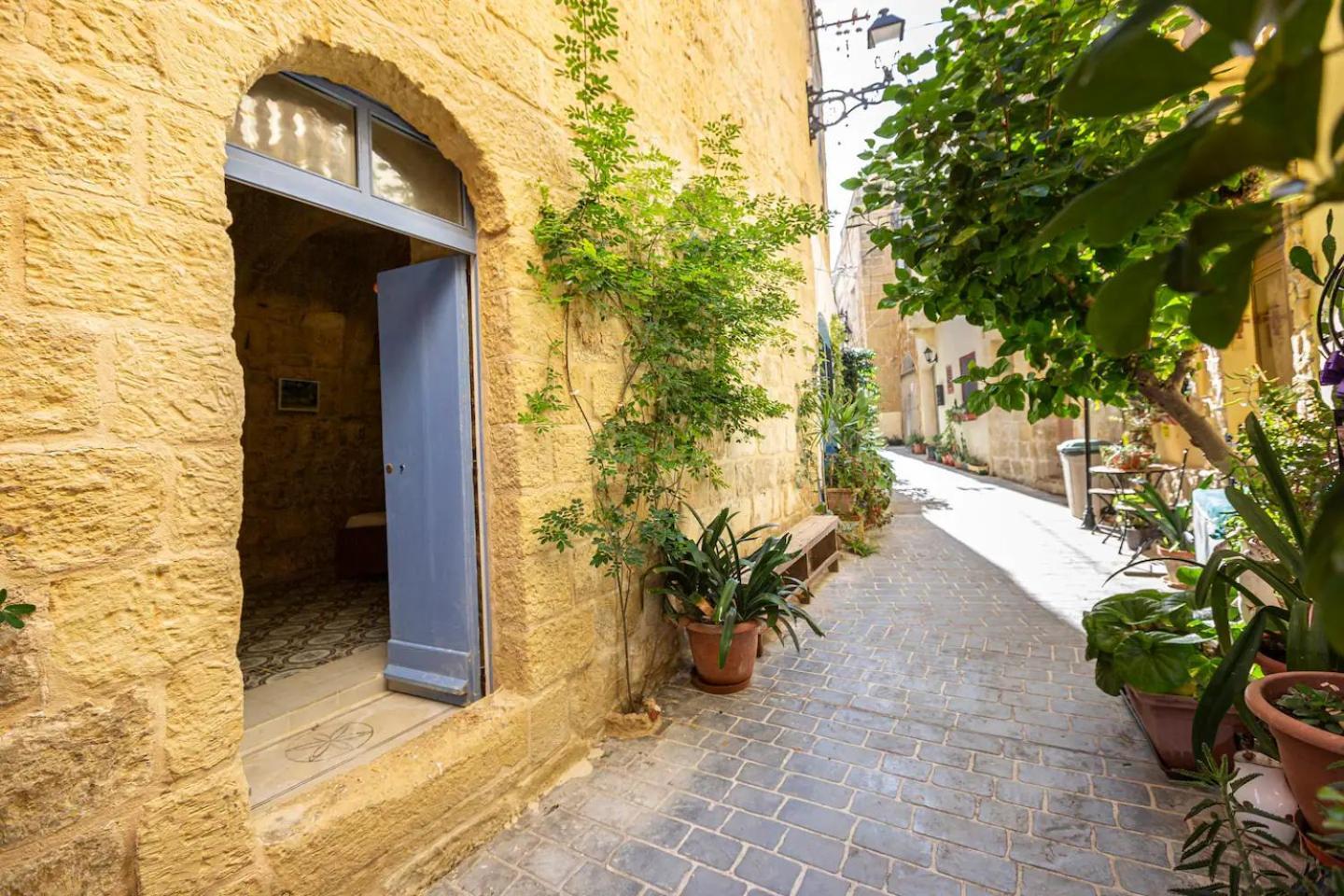 Historic Hideaways - 900 Year Old Converted Studios Victoria Ngoại thất bức ảnh