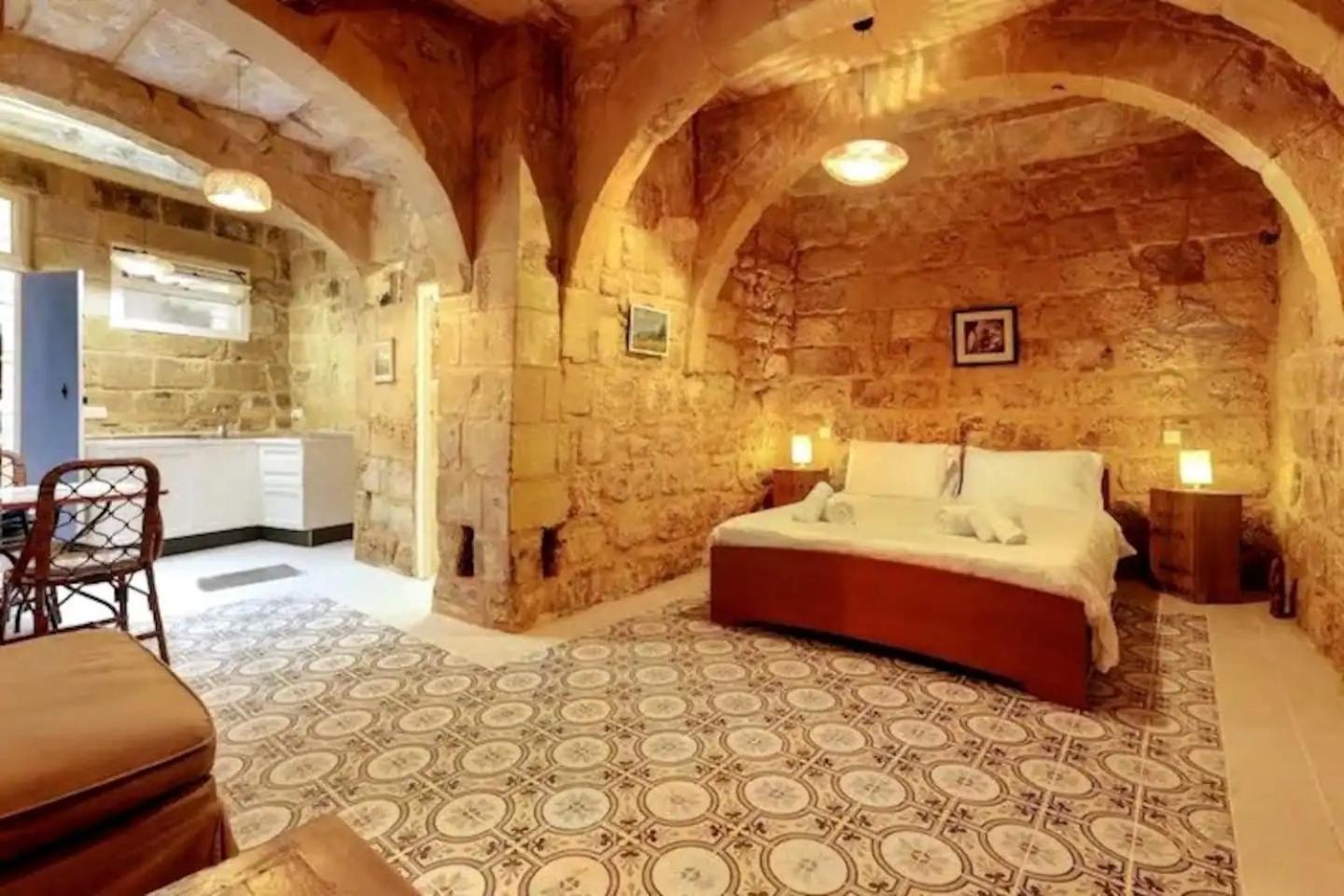Historic Hideaways - 900 Year Old Converted Studios Victoria Ngoại thất bức ảnh