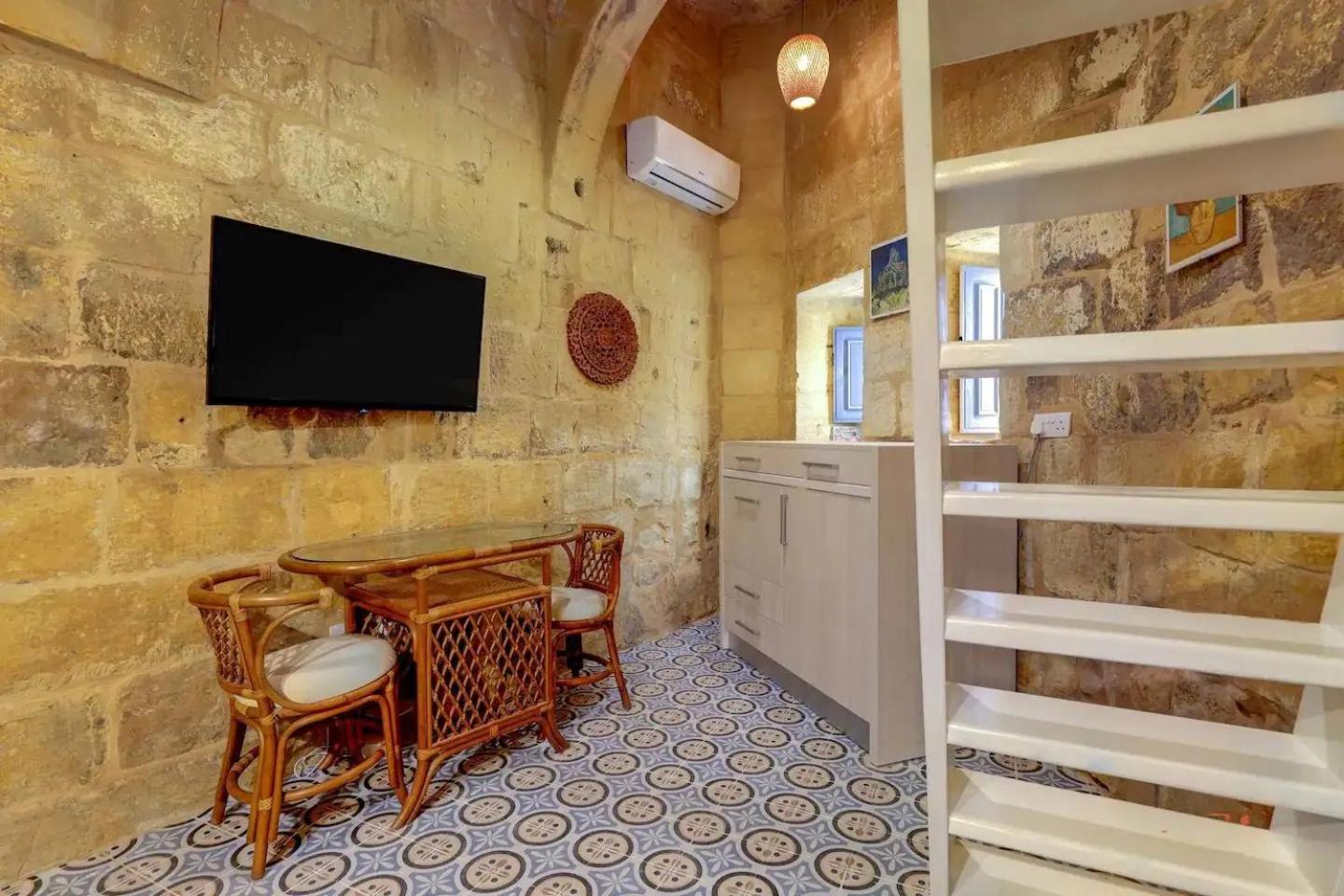 Historic Hideaways - 900 Year Old Converted Studios Victoria Ngoại thất bức ảnh
