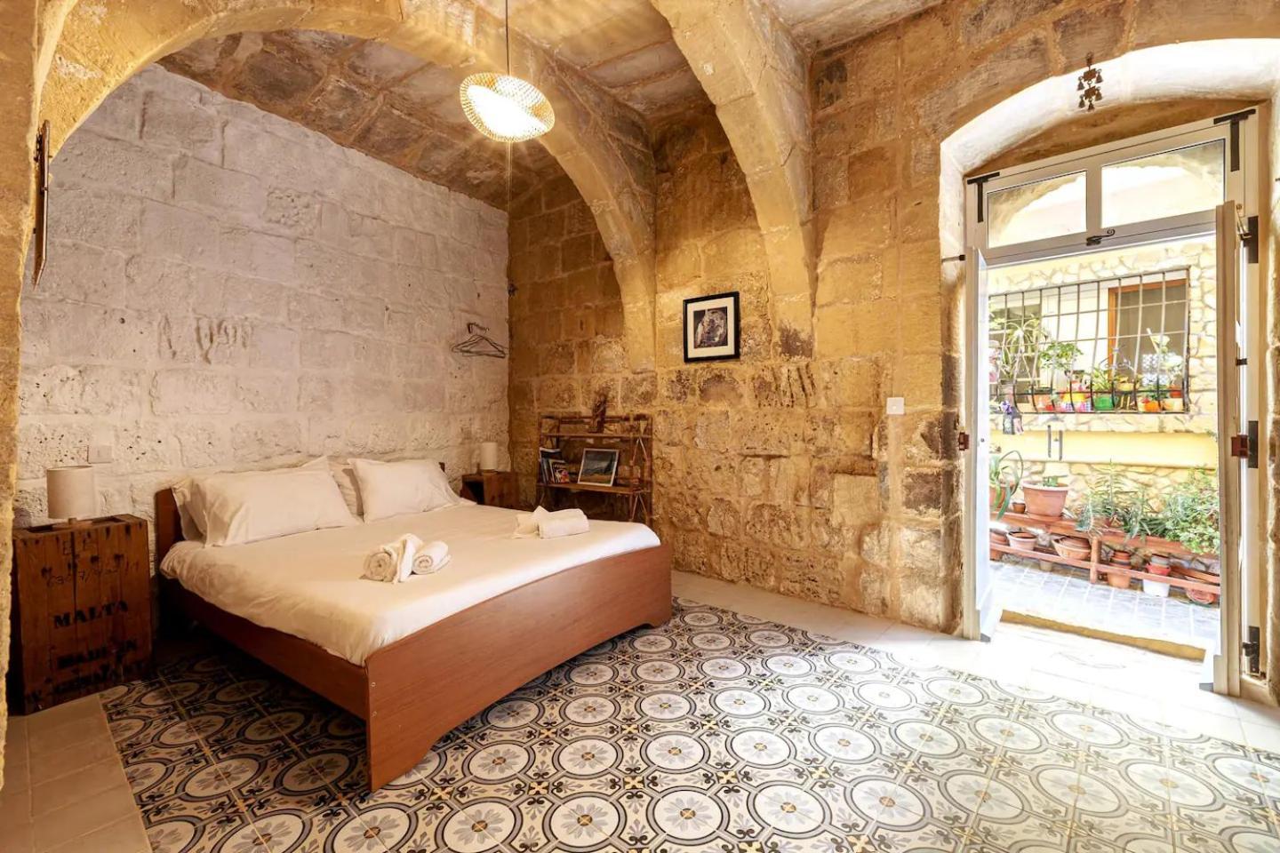 Historic Hideaways - 900 Year Old Converted Studios Victoria Ngoại thất bức ảnh