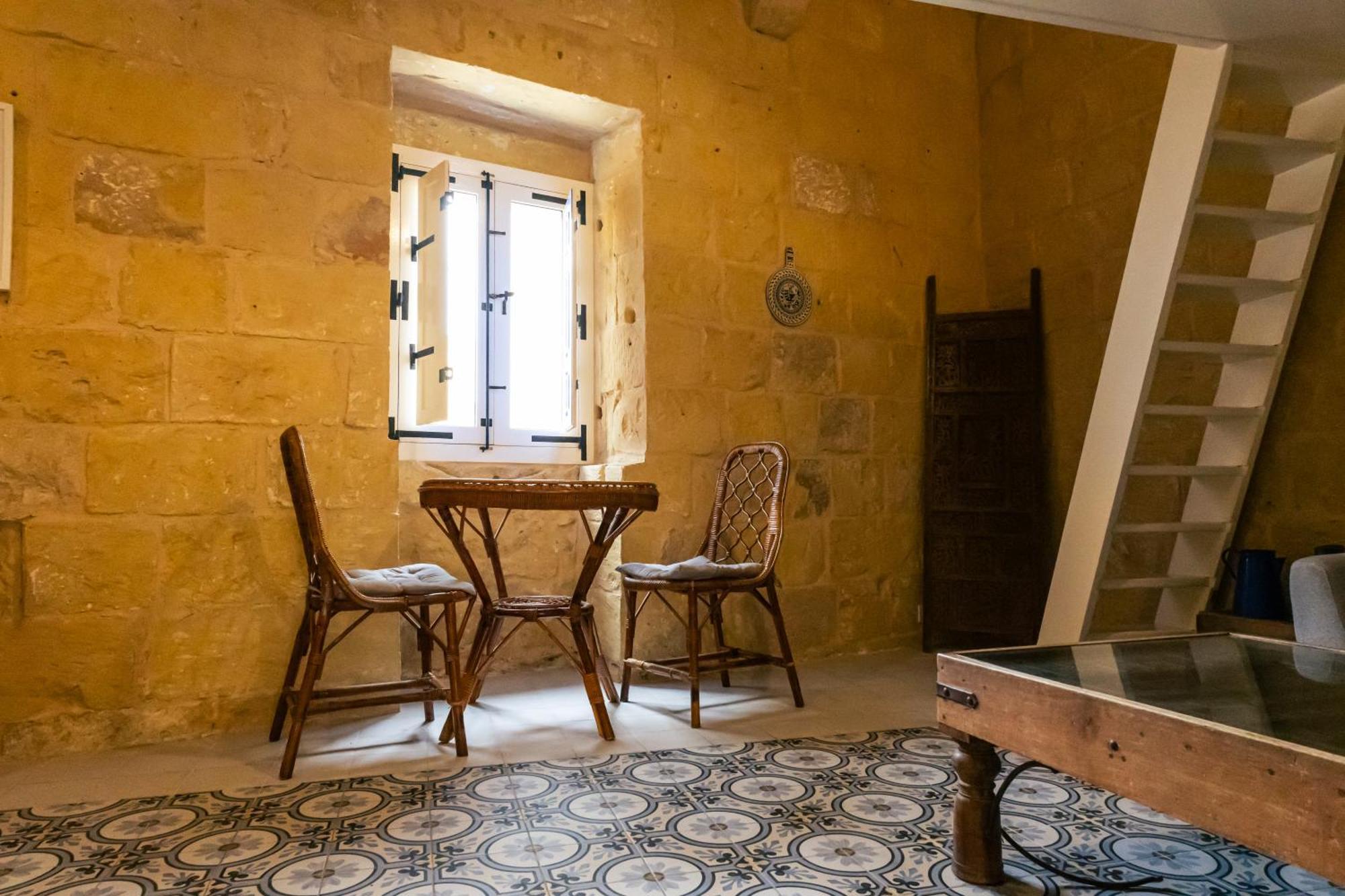 Historic Hideaways - 900 Year Old Converted Studios Victoria Ngoại thất bức ảnh