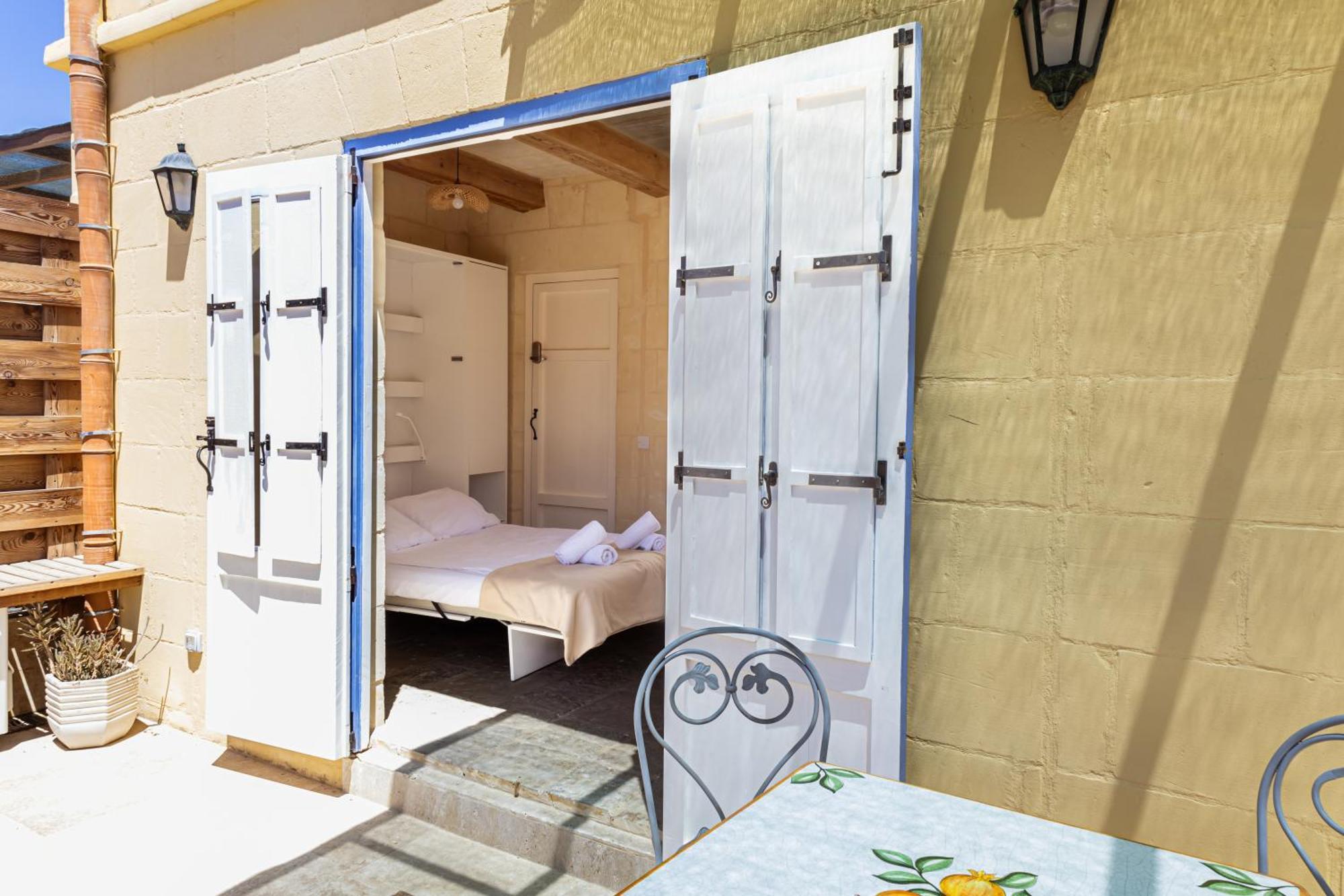Historic Hideaways - 900 Year Old Converted Studios Victoria Ngoại thất bức ảnh