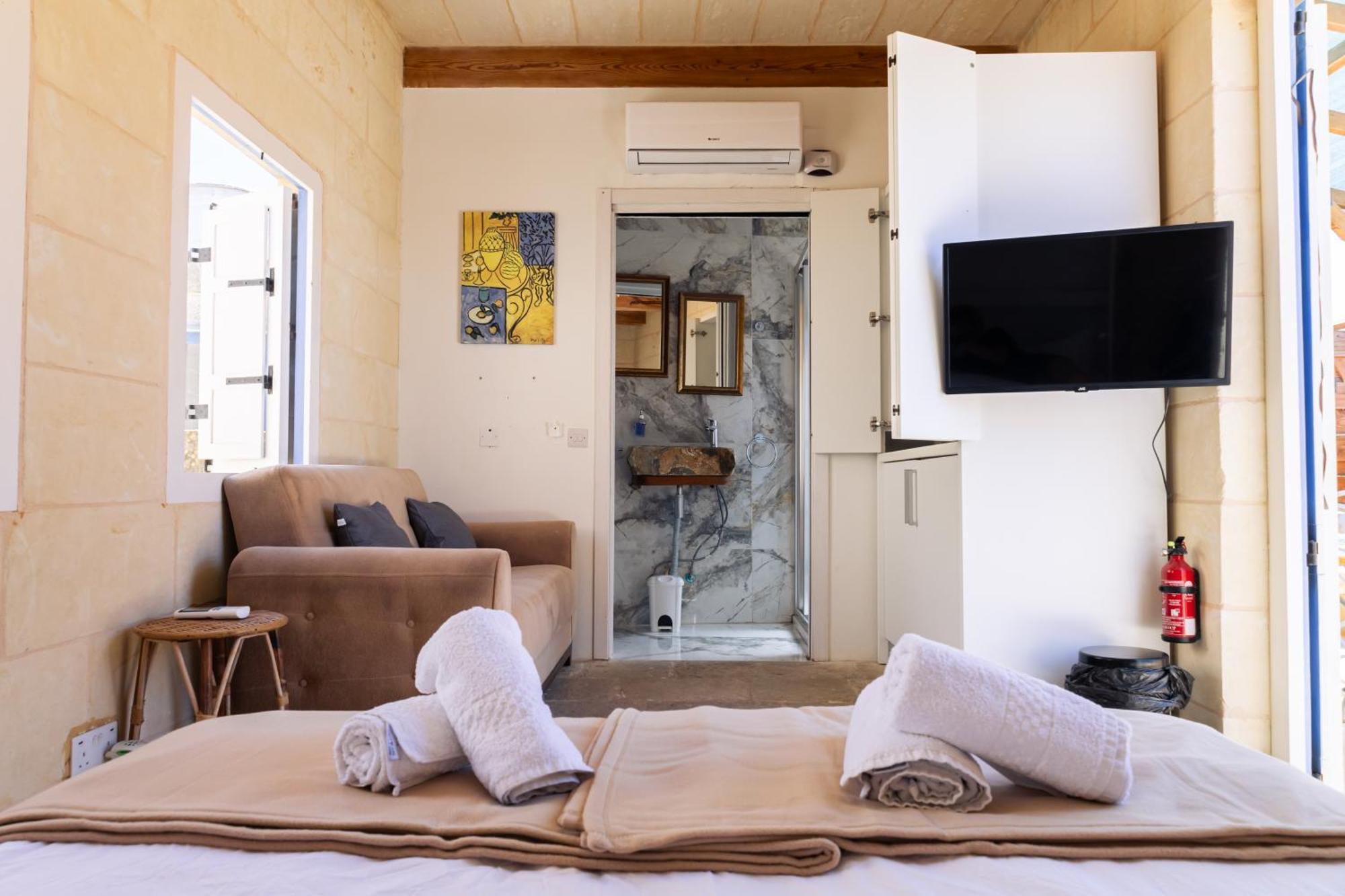 Historic Hideaways - 900 Year Old Converted Studios Victoria Ngoại thất bức ảnh