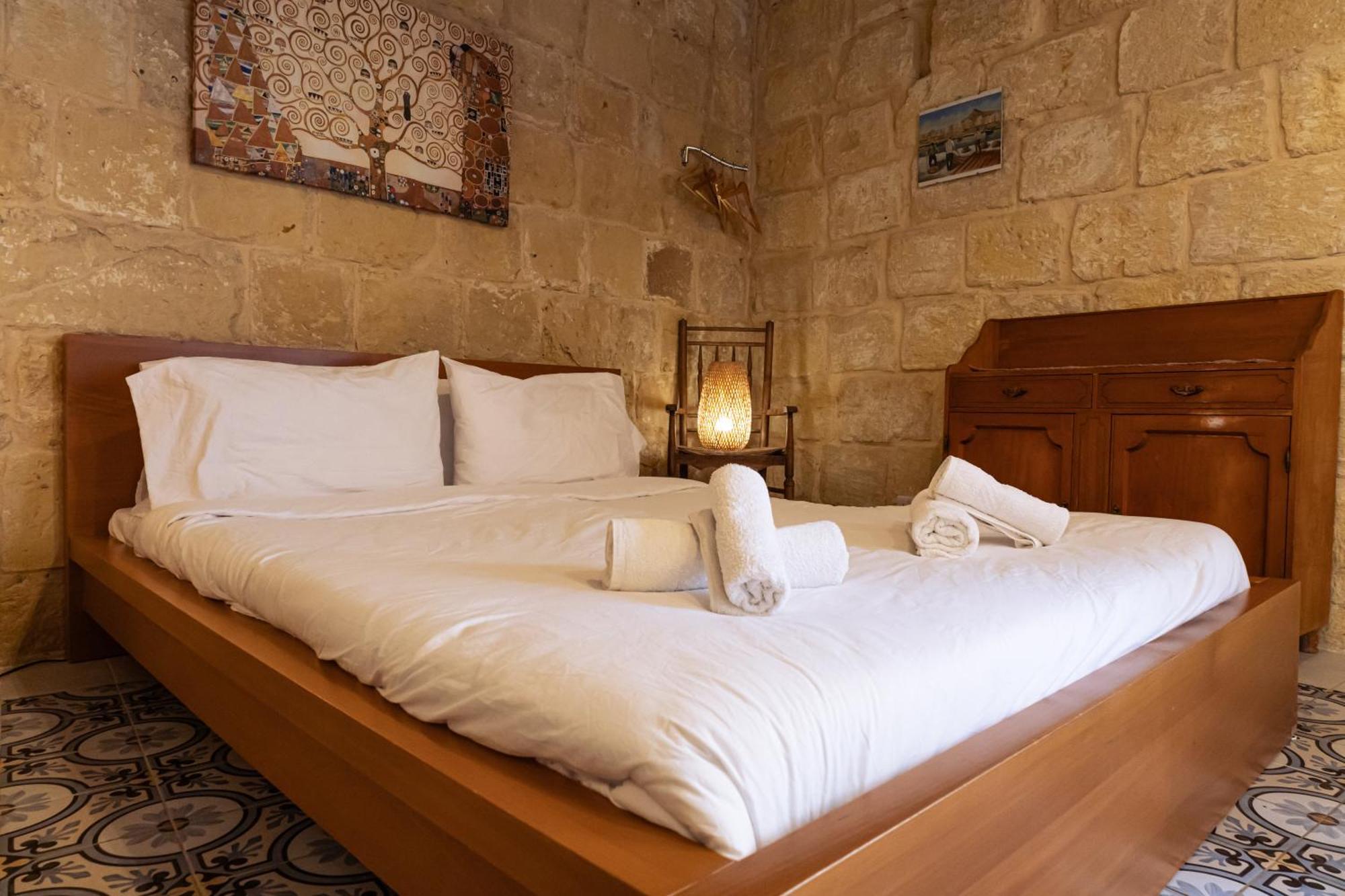 Historic Hideaways - 900 Year Old Converted Studios Victoria Ngoại thất bức ảnh
