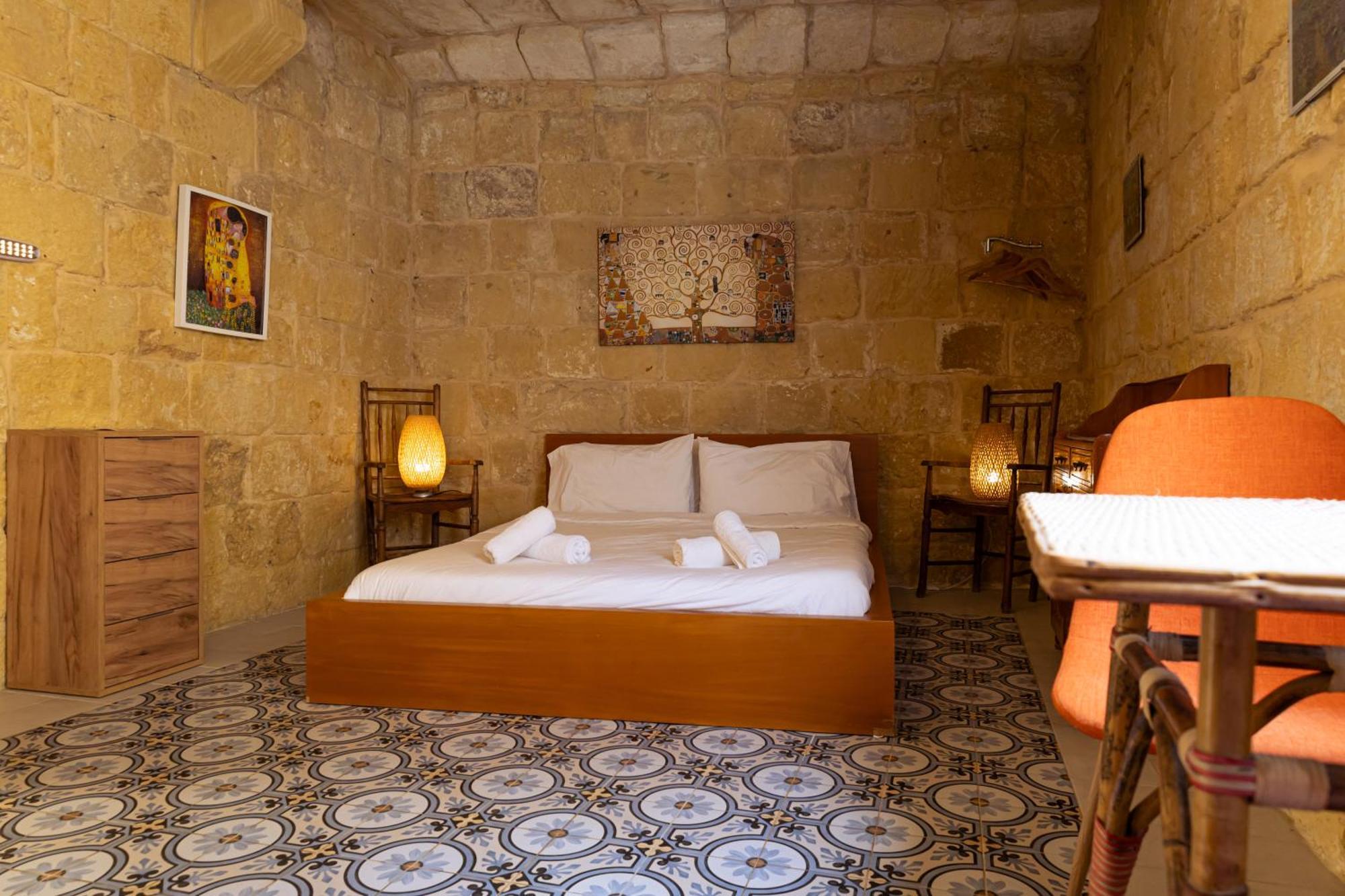 Historic Hideaways - 900 Year Old Converted Studios Victoria Ngoại thất bức ảnh