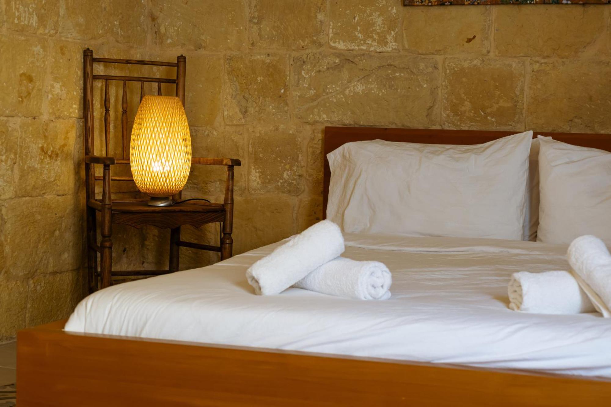 Historic Hideaways - 900 Year Old Converted Studios Victoria Ngoại thất bức ảnh