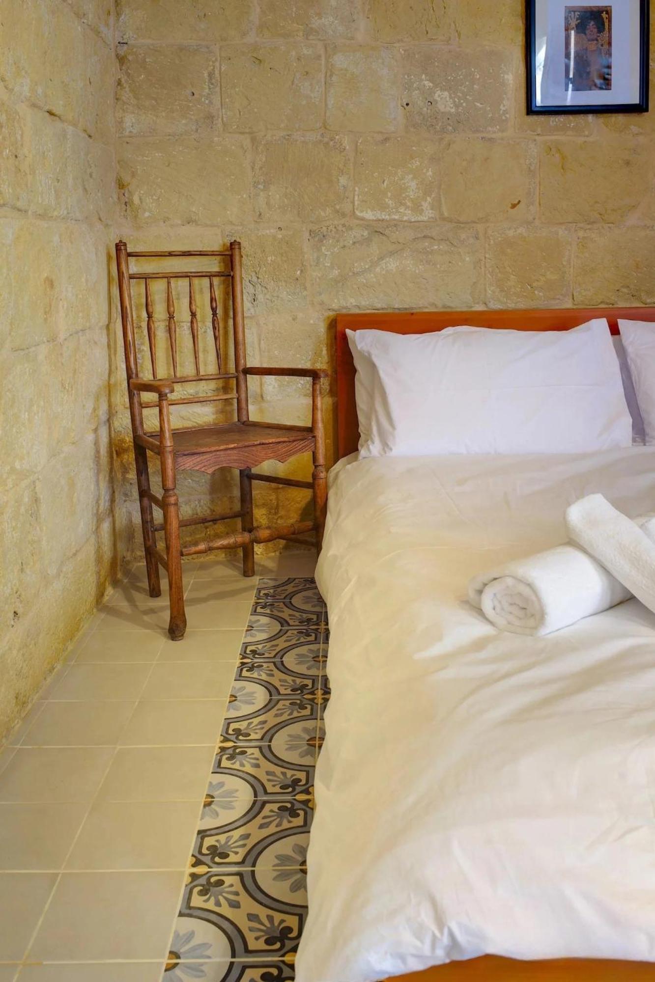 Historic Hideaways - 900 Year Old Converted Studios Victoria Ngoại thất bức ảnh