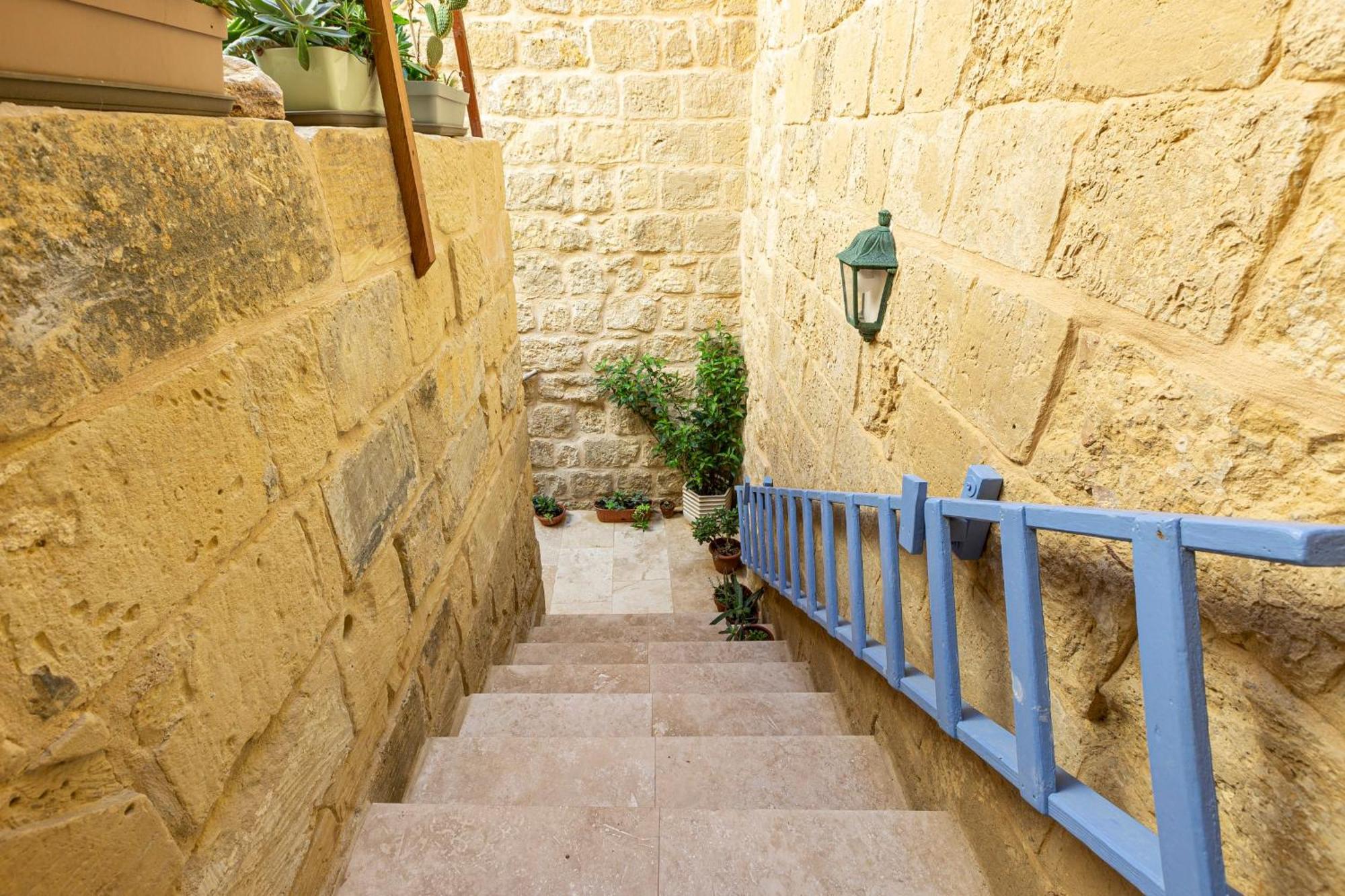 Historic Hideaways - 900 Year Old Converted Studios Victoria Ngoại thất bức ảnh