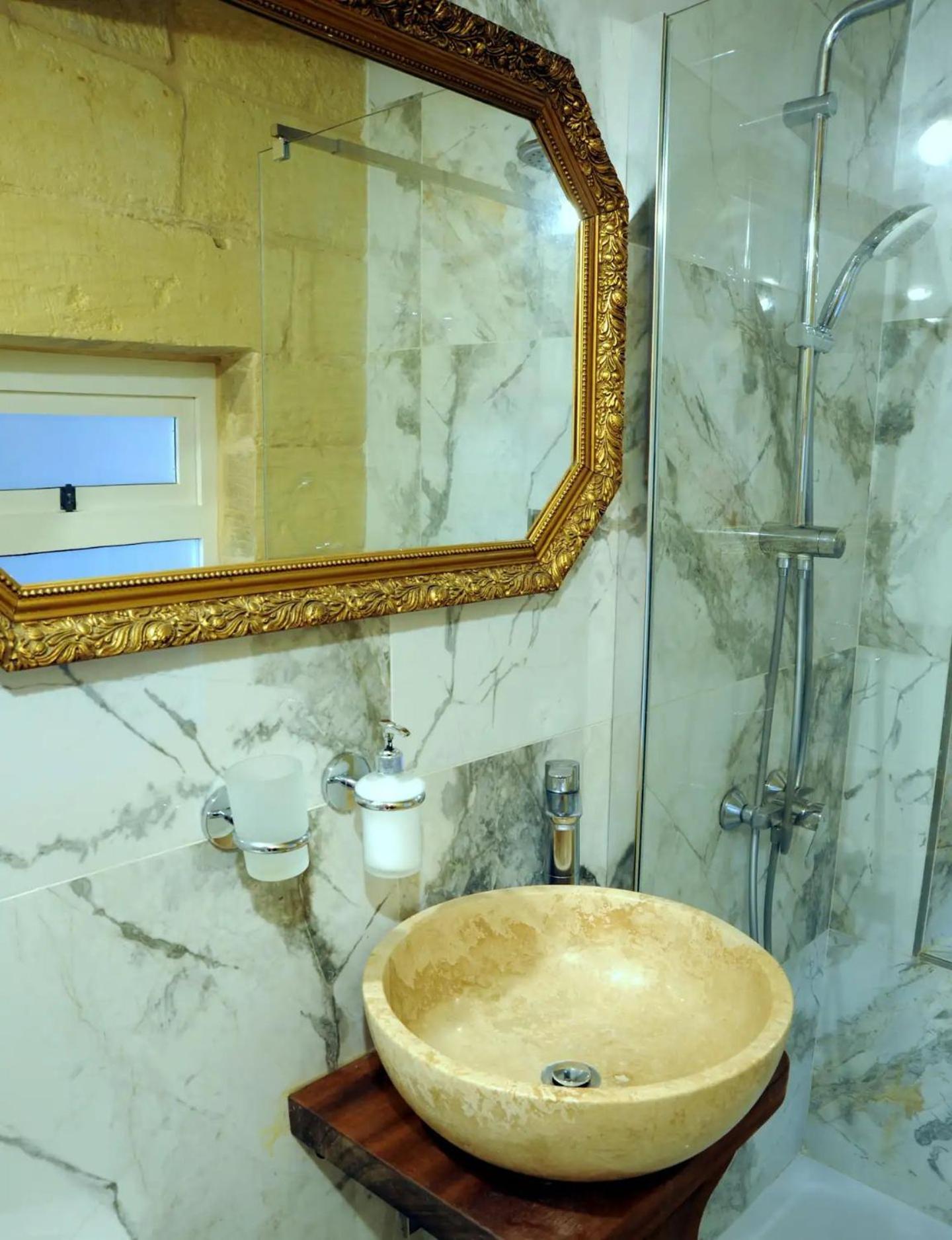 Historic Hideaways - 900 Year Old Converted Studios Victoria Ngoại thất bức ảnh