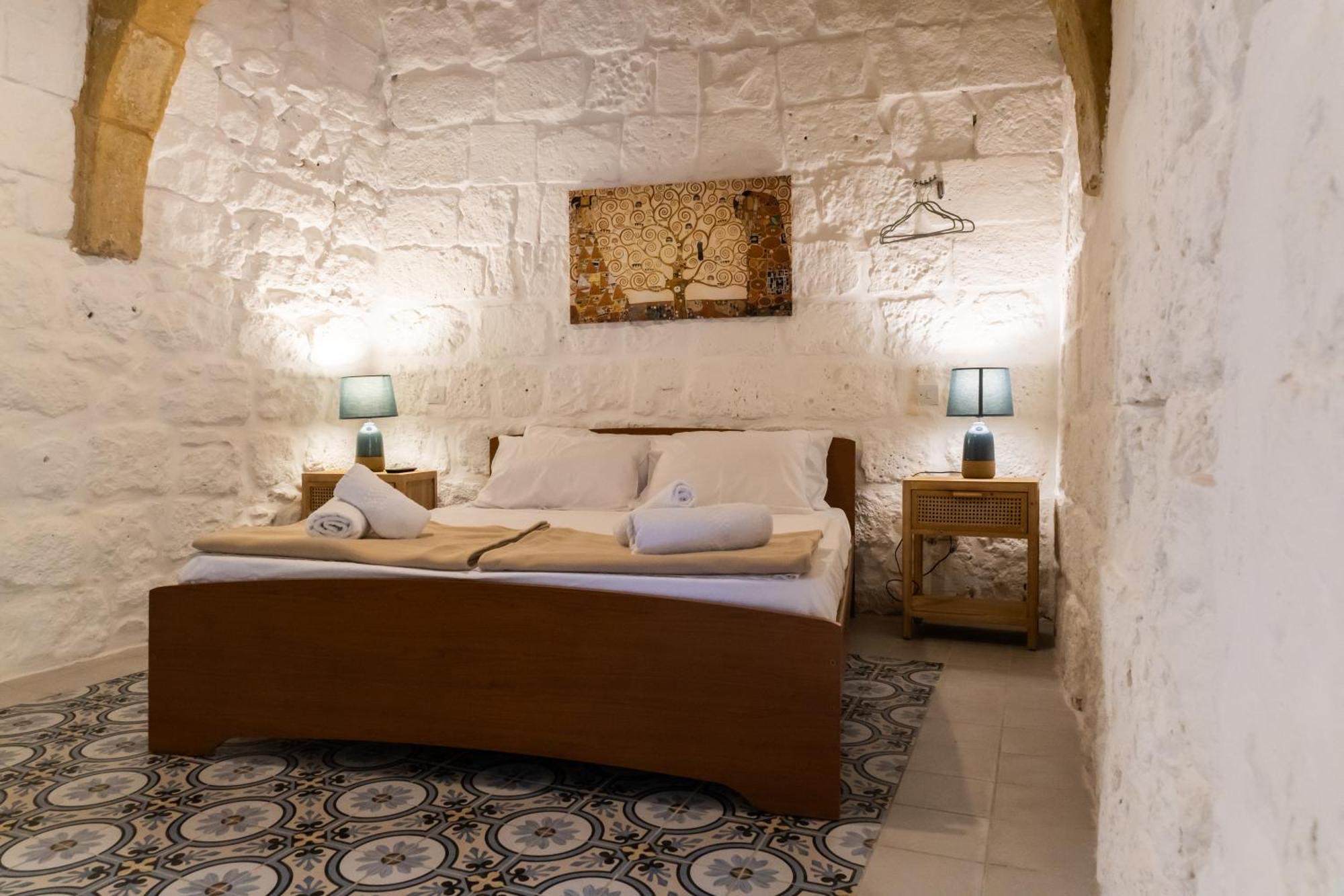 Historic Hideaways - 900 Year Old Converted Studios Victoria Ngoại thất bức ảnh