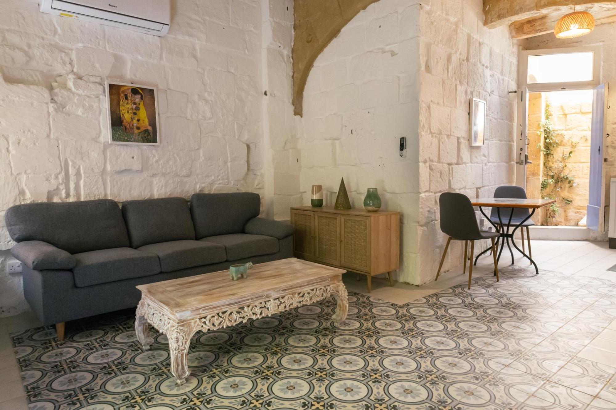 Historic Hideaways - 900 Year Old Converted Studios Victoria Ngoại thất bức ảnh