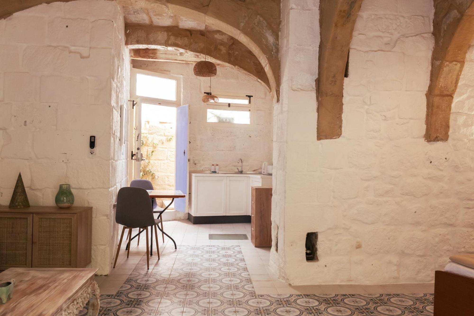 Historic Hideaways - 900 Year Old Converted Studios Victoria Ngoại thất bức ảnh