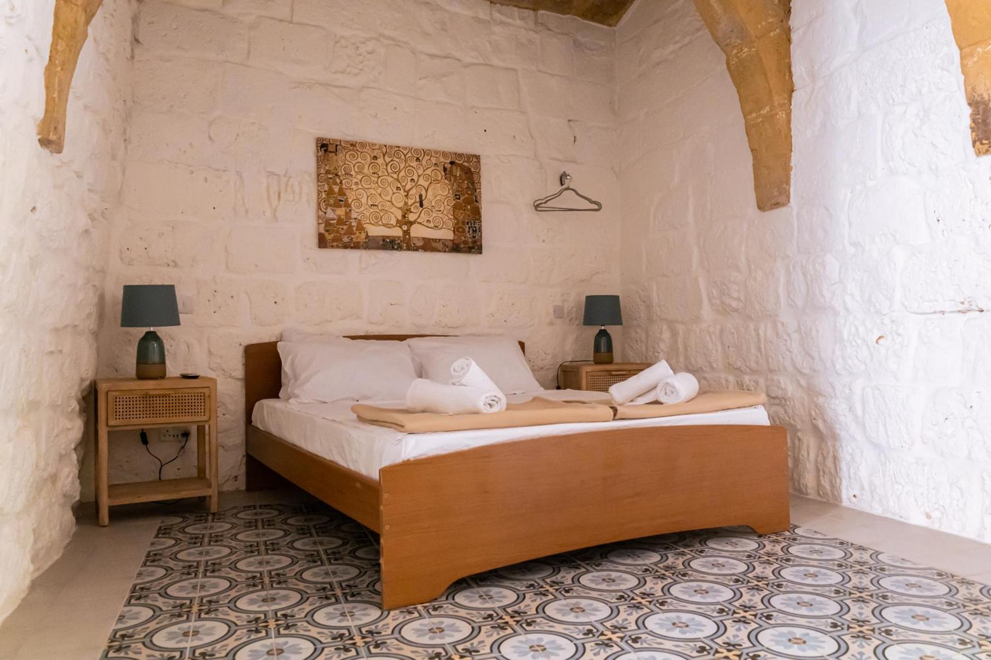 Historic Hideaways - 900 Year Old Converted Studios Victoria Ngoại thất bức ảnh