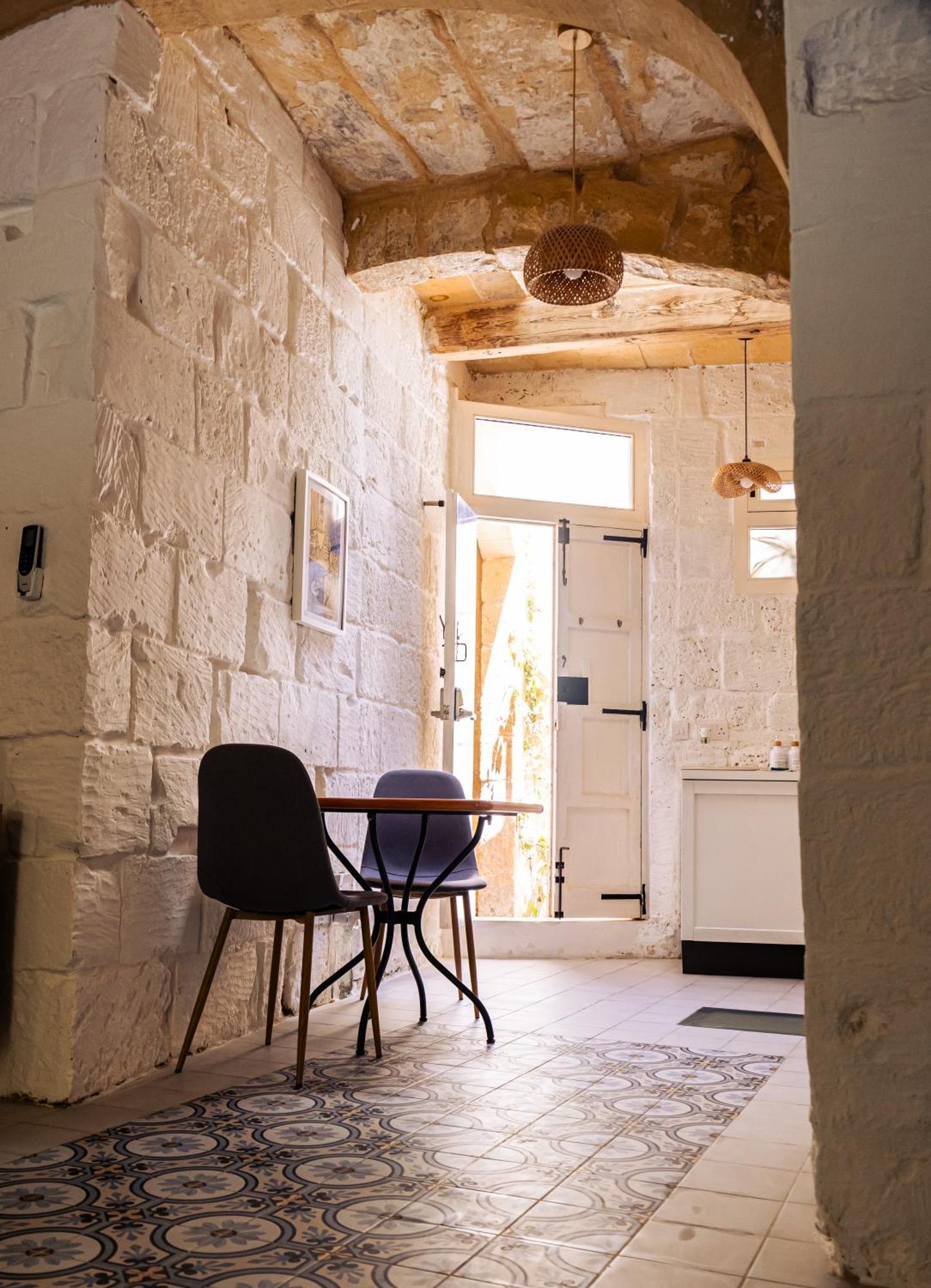 Historic Hideaways - 900 Year Old Converted Studios Victoria Ngoại thất bức ảnh
