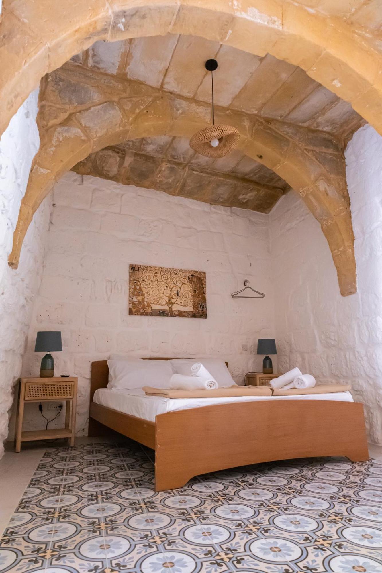 Historic Hideaways - 900 Year Old Converted Studios Victoria Ngoại thất bức ảnh