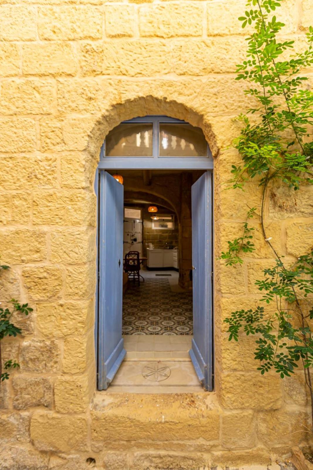 Historic Hideaways - 900 Year Old Converted Studios Victoria Ngoại thất bức ảnh