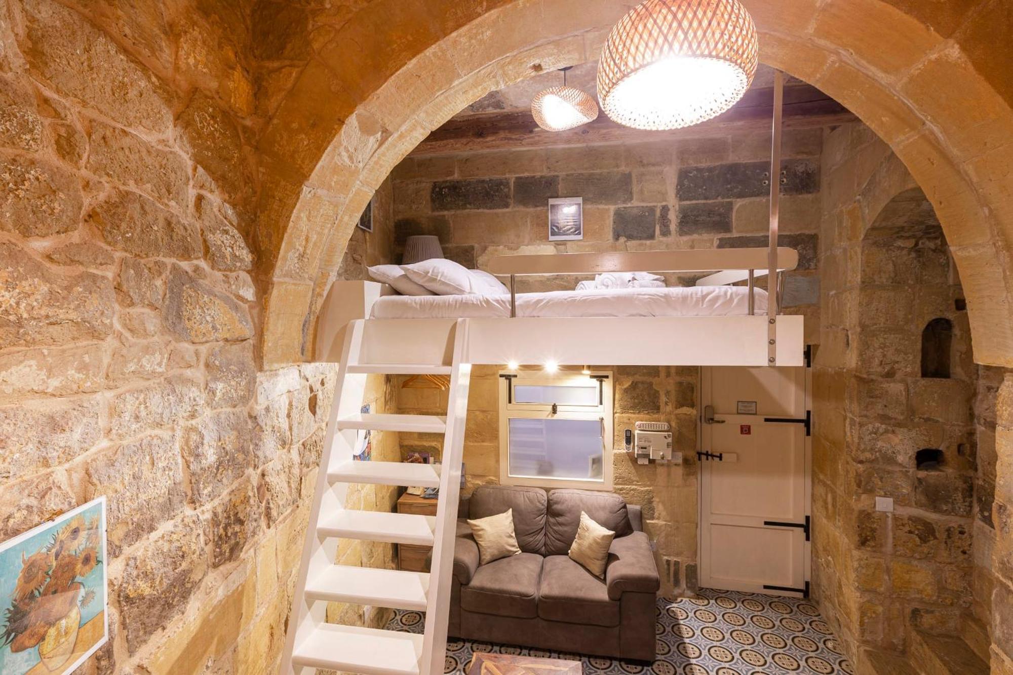 Historic Hideaways - 900 Year Old Converted Studios Victoria Ngoại thất bức ảnh
